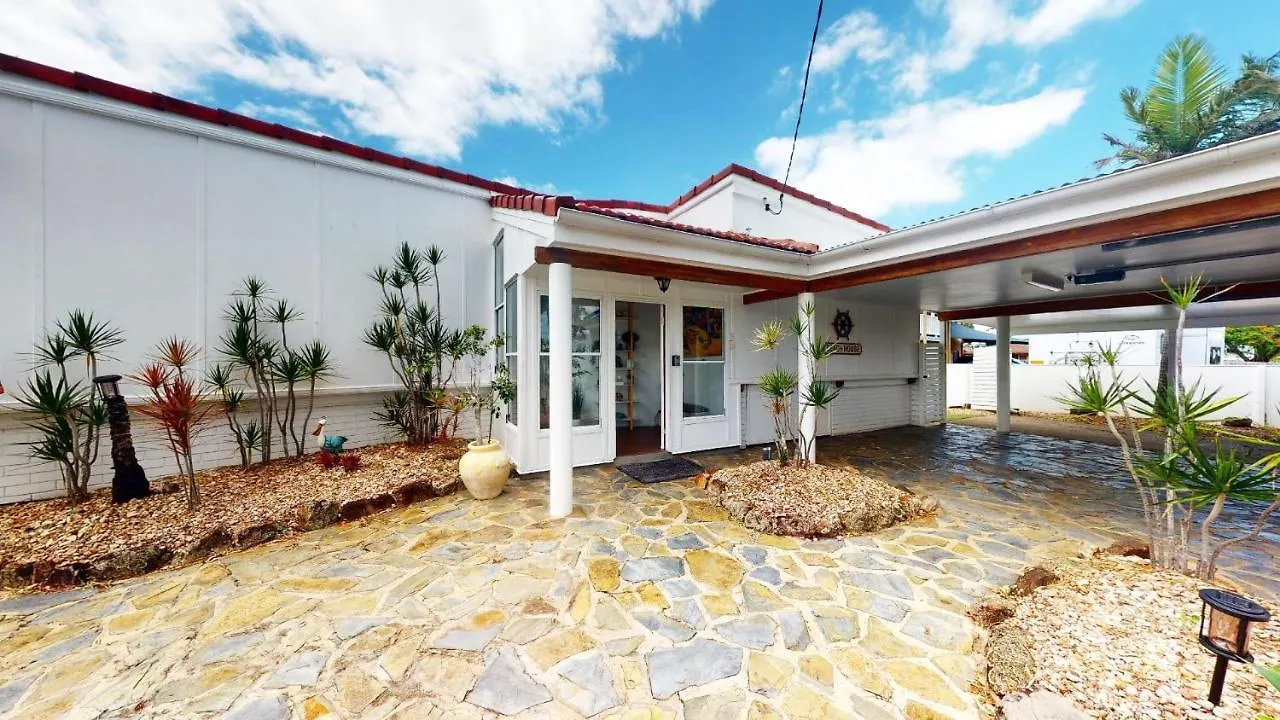 Palazzo On The Beach - Beachmere Holiday home