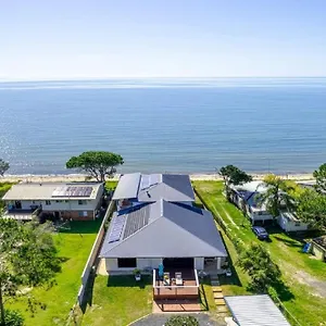  Holiday home Let It Be - Luxury Beachside Retreat